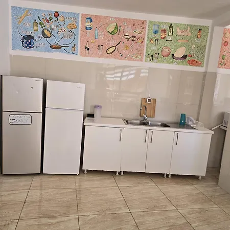 Hostel Lazy Roo Saranda