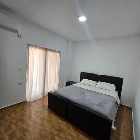 Hostel Lazy Roo Saranda