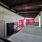 Lazy Roo Hostel *