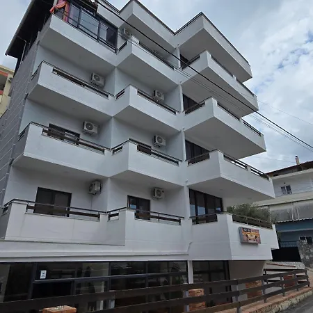 Hostal Lazy Roo Sarandë